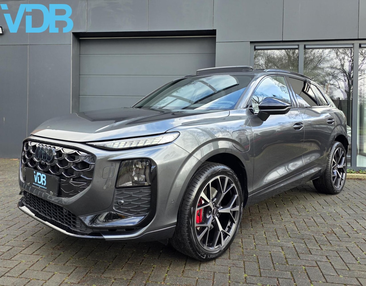 Audi Q3 - E-HYBRID 272PK S-Line MEMORY PANO SONOS 360 BOMVOL!! - AutoWereld.nl