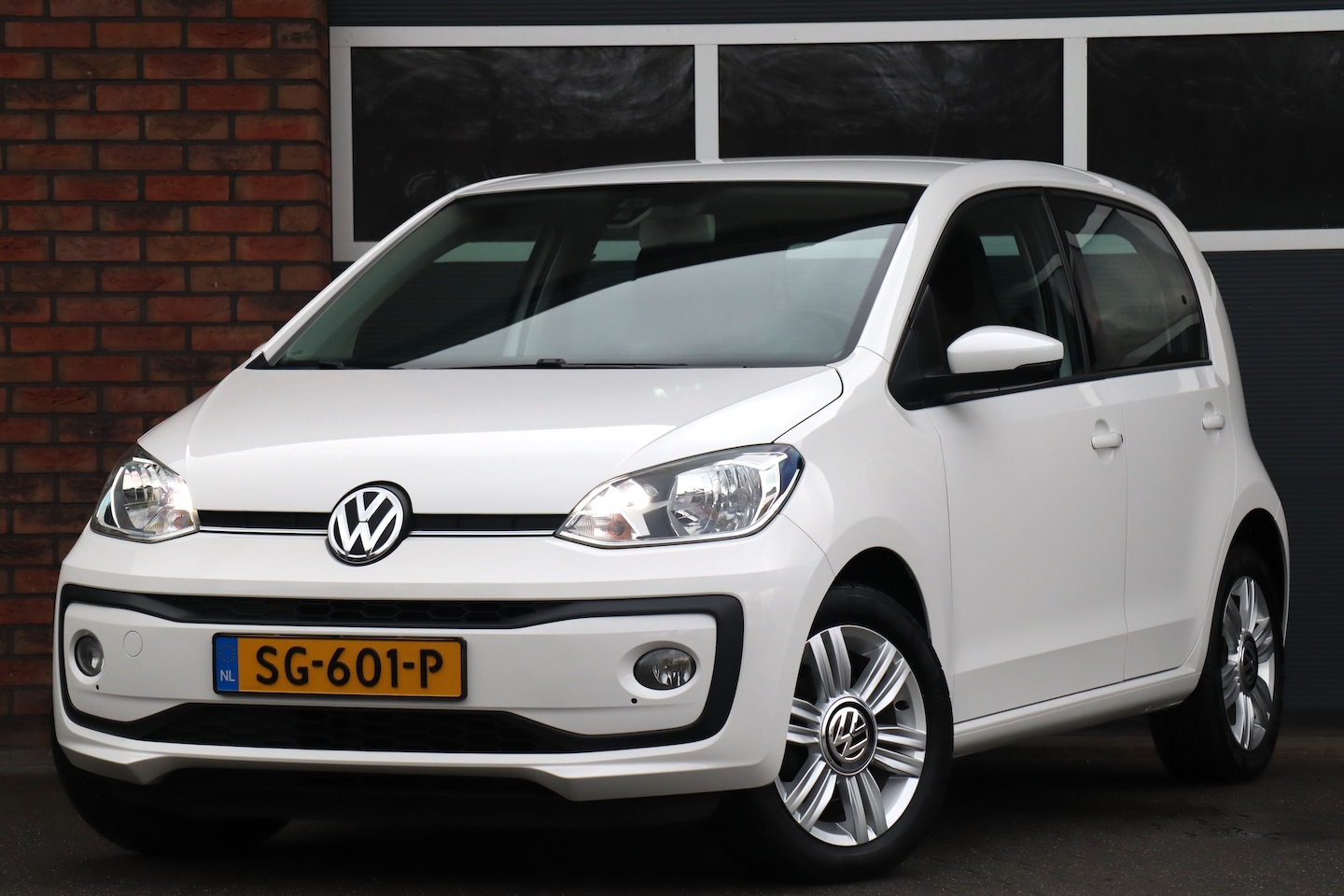 Volkswagen Up! - 1.0 BMT high up! Origineel Ned. - AutoWereld.nl