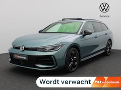 Volkswagen Passat Variant - 1.5 eHybrid R-Line Edition 272PK DSG Leder, Black Style, Pano-Schuifdak, Trekhaak, Memorys