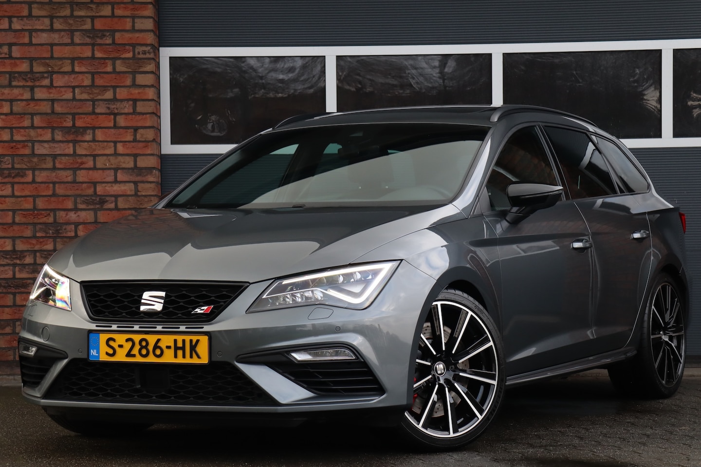 SEAT Leon ST - 2.0 TSI CUPRA 300 2.0 TSI CUPRA 300, Pano - AutoWereld.nl