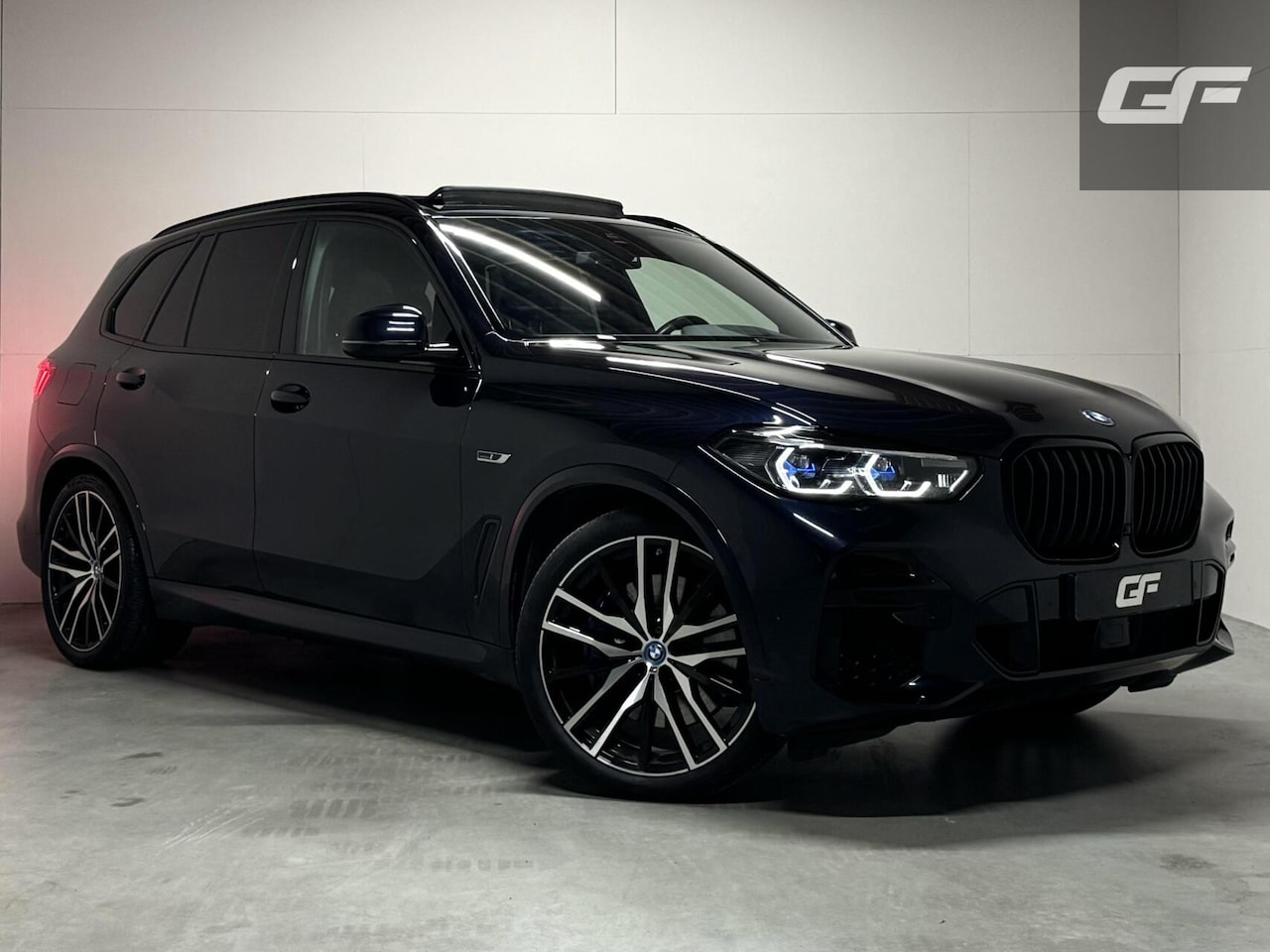 BMW X5 - xDrive45e M-Sport Pano Laser IAS H/K HUD Trekh. 22” Leer - AutoWereld.nl