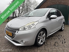 Peugeot 208 - 1.2 VTi Allure NAVI AIRCO CRUISE NL-auto 2 EIG