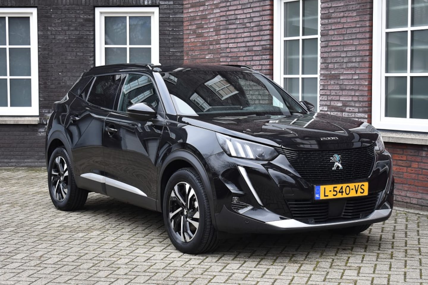 Peugeot e-2008 - EV Active GT Line 50 kWh Wij zijn op afspraak geopend! Graag bellen voor uw komst. - AutoWereld.nl