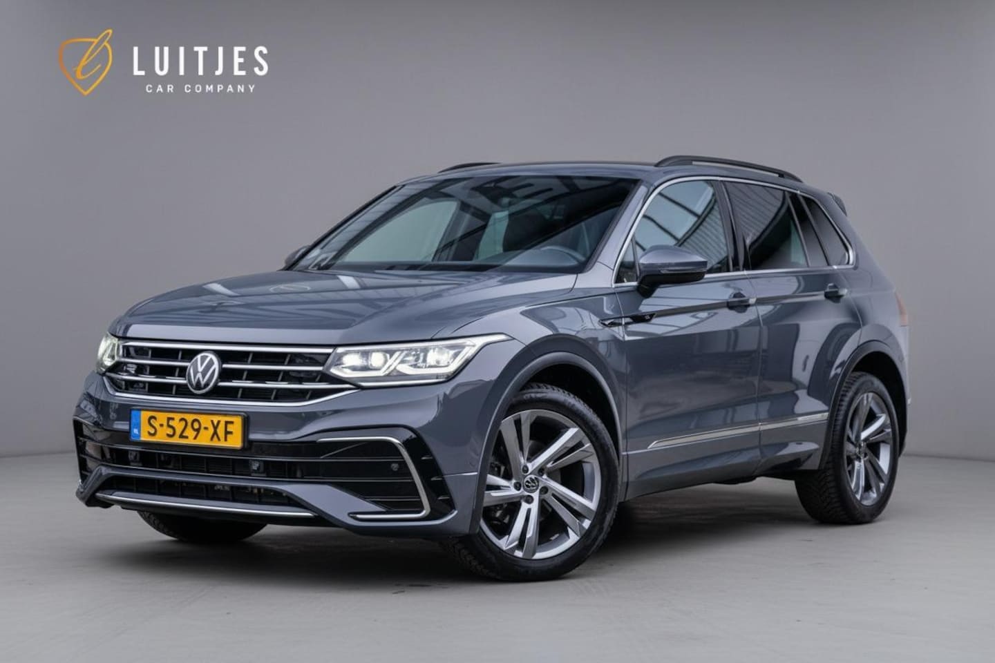 Volkswagen Tiguan - 1.5 TSI R-Line I iQ-Light I Virtual-cockpit I ACC I Camera I Carplay I Dealer-onderhouden - AutoWereld.nl