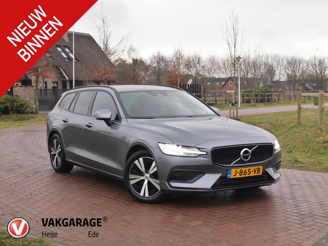 Volvo V60 - 2.0 B3 Momentum Advantage | Camera | Trekhaak | Apple Carplay | Cruise Control | - AutoWereld.nl
