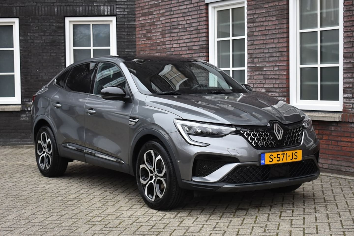 Renault Arkana - 1.6 E-Tech Hybrid 145 Intens Wij zijn op afspraak geopend! Graag bellen voor uw komst. - AutoWereld.nl