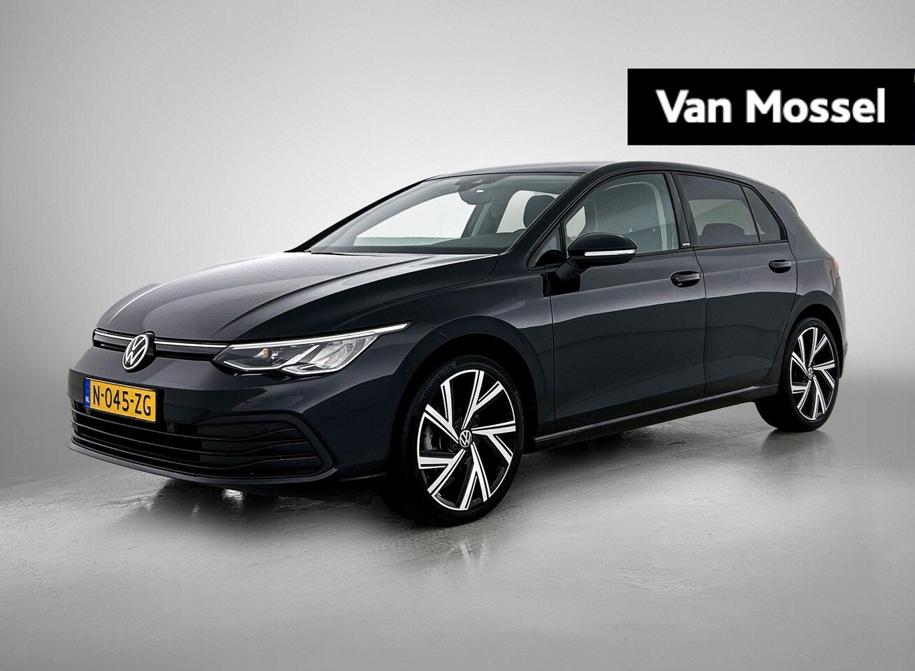 Volkswagen Golf - 1.5 eTSI R-Line Business 150 PK | Automaat | Camera | Navigatie | Climate Control | Cruise - AutoWereld.nl