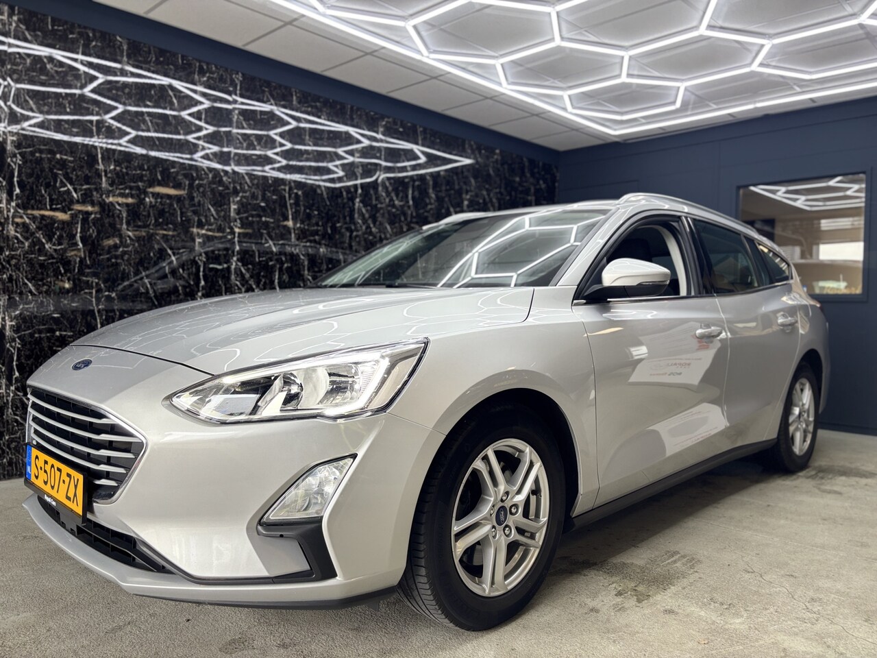 Ford Focus Wagon - 1.0 EcoBoost Titanium Business 1.0 EcoBoost Titanium Business - AutoWereld.nl