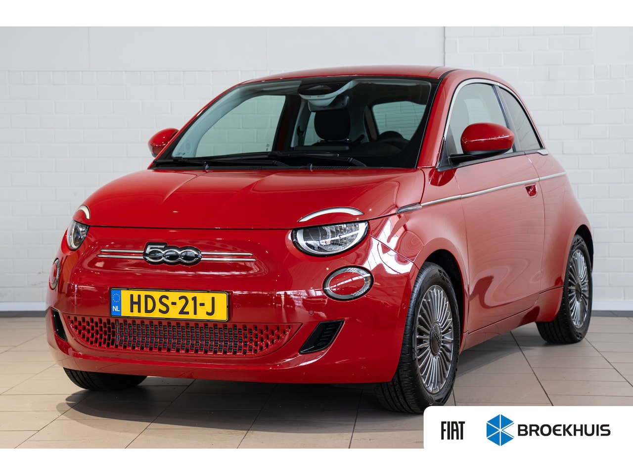 Fiat 500e - Urban 42 kWh | Achteruirijcamera | Parkeersensoren | Climate Controle | Apple Carplay & An - AutoWereld.nl