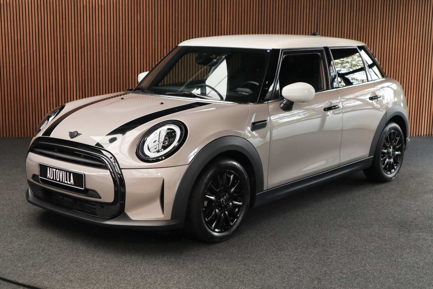 MINI Cooper - Mini 1.5 Navi Leer Camera PDC Carplay Keyless Go & Entry LM velgen Zwarte binnenhemel Stoe - AutoWereld.nl