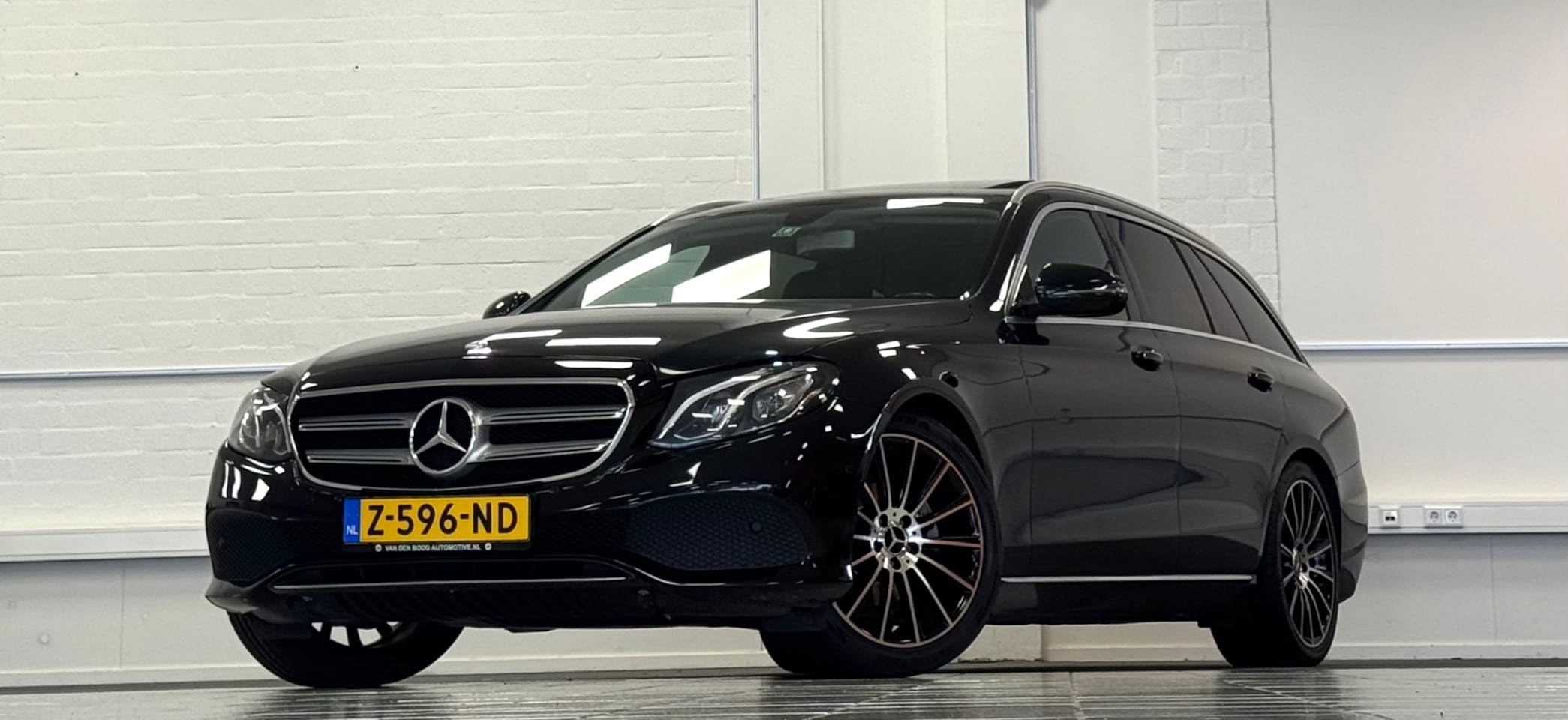 Mercedes-Benz E-klasse Estate - 200 Ambition 100% Dealer onderhouden Luchtvering Led Trekhaak Schuif/kanteldak Mooi! - AutoWereld.nl