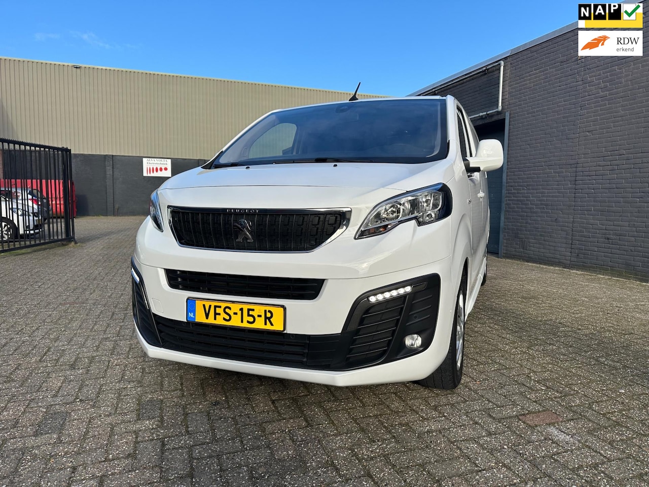 Peugeot Expert - 2.0 BlueHDI 120 Clima Cruise CarPlay PDC Trekhaak APK PDC. - AutoWereld.nl