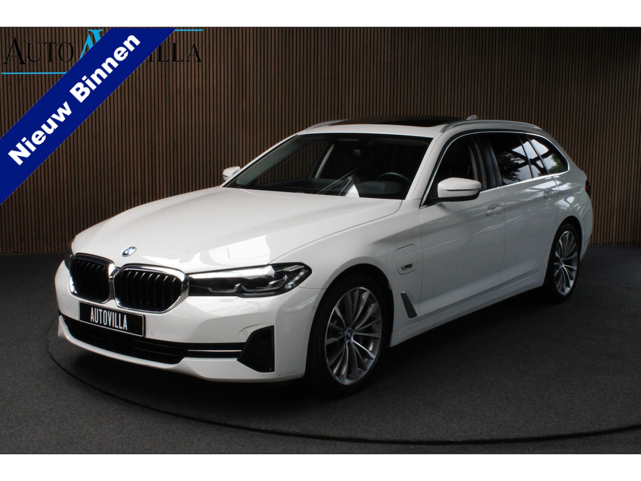 BMW 5-serie Touring - 530e xDrive Panodak Leder Camera Memory ACC Elektr. achterklep Virtual Carplay LED Stoelve - AutoWereld.nl