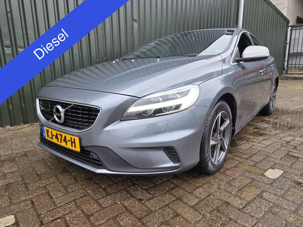 Volvo V40 - 2.0 D2 R-Design 2.0 D2 R-Design - AutoWereld.nl