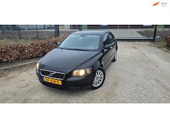 Volvo S40 - 2.4 Momentum AUTOMAAT CLIMA NAVI PDC NWE DISTRIBUTIERIEM