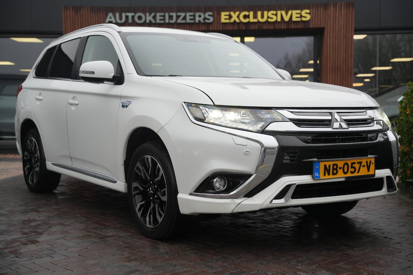 Mitsubishi Outlander - 2.0 PHEV Premium Leer camera stoelverwarming - AutoWereld.nl