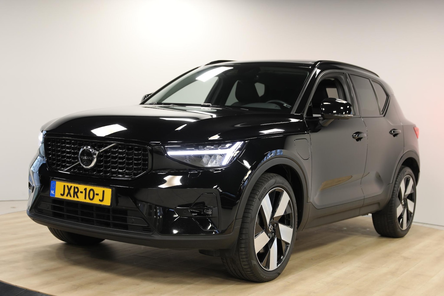 Volvo XC40 - 1.5 T5 Plug-in hybrid Ultimate Dark | Harman & Kardon | Memory Seats | Schuif- kanteldak - AutoWereld.nl