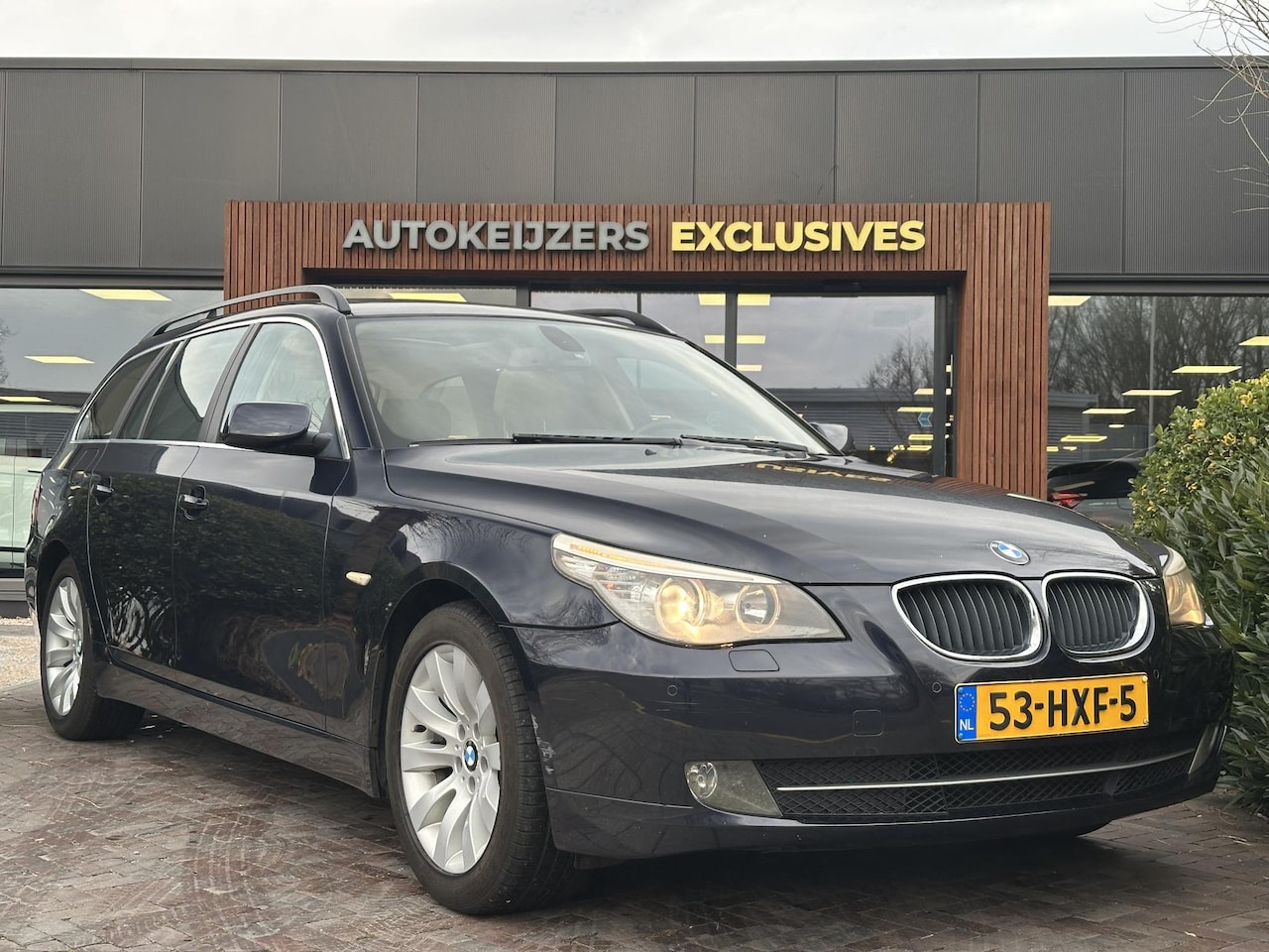BMW 5-serie Touring - 520i Corporate Lease Business Line Edition I Panoramadak Leer Stoelverw. Trekhaak - AutoWereld.nl