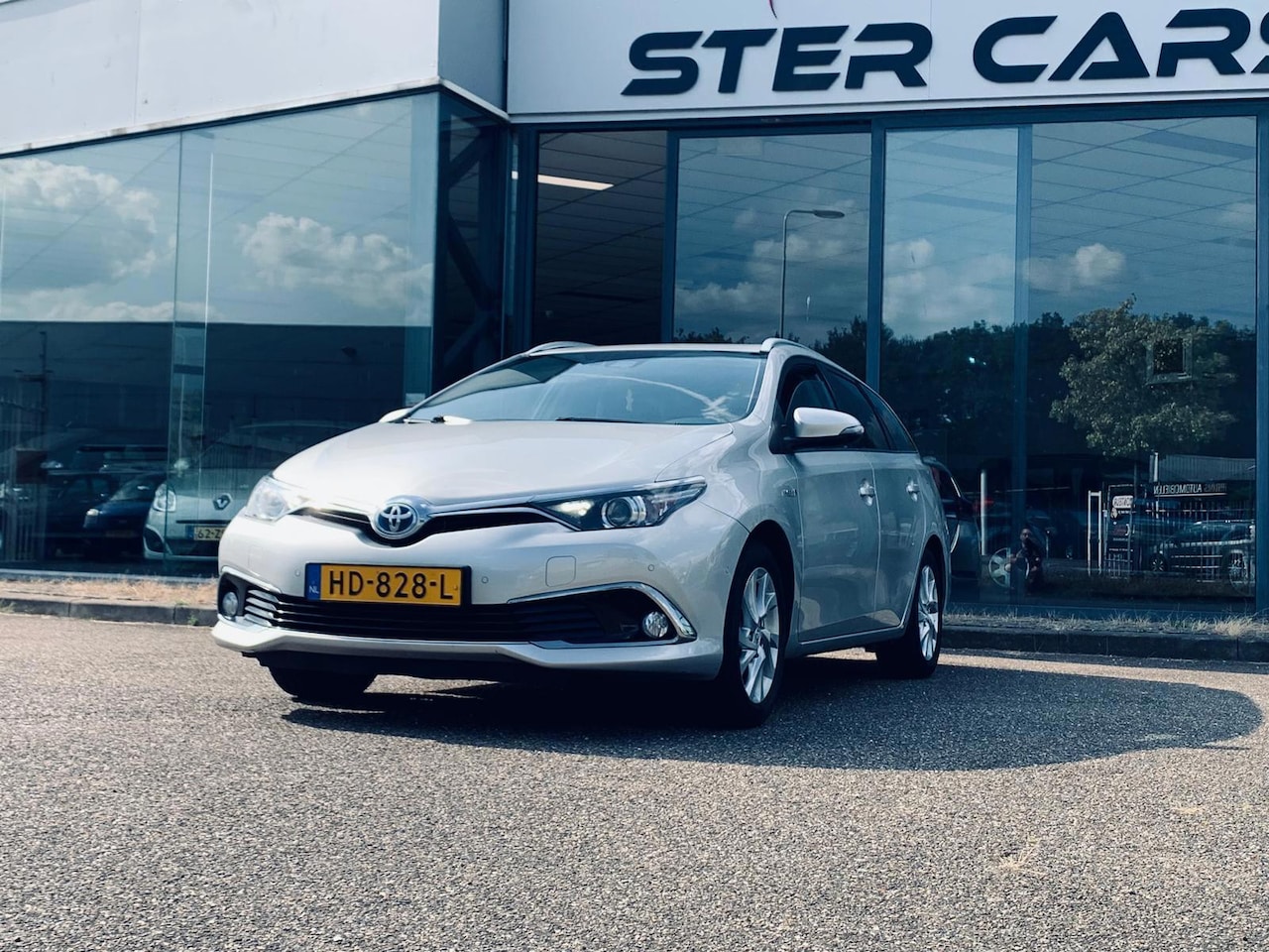 Toyota Auris Touring Sports - 1.8 Hybrid Executive 1.8 Hybrid Executive, Navi, Camera, Stoelverwarming, P Sensor, Half leder - AutoWereld.nl