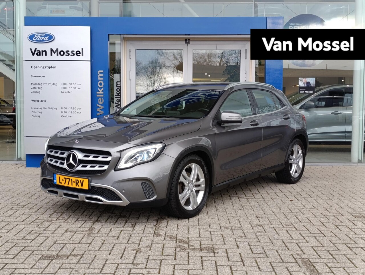 Mercedes-Benz GLA-Klasse - 180 Premium | Camera | Stoelverwarming | Trekhaak | Navigatie | Cruise Control - AutoWereld.nl