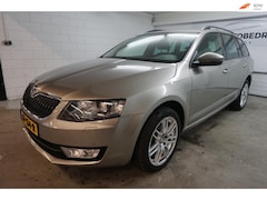 Skoda Octavia Combi - 1.6 TDI Greentech Elegance 4X4 /NAVI / NAP / CAMERA