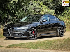 Alfa Romeo Giulia - 2.0 Turbo Q4 Veloce | Navigatie | Camera | Leder | Sportstoelen| Winter Pack |