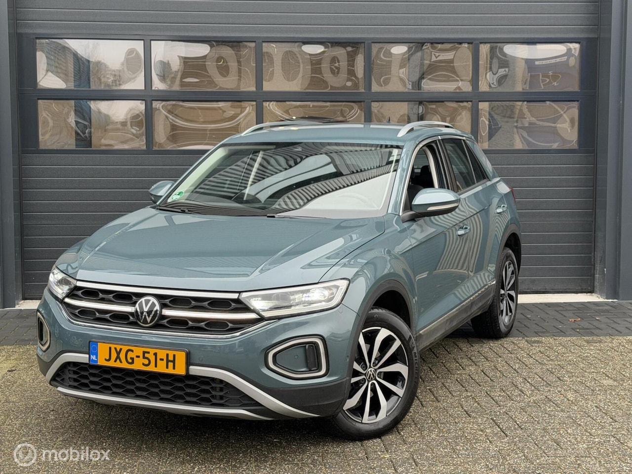 Volkswagen T-Roc - 1.5 TSI | DSG | Virtu | Standkachel | Stoel - AutoWereld.nl