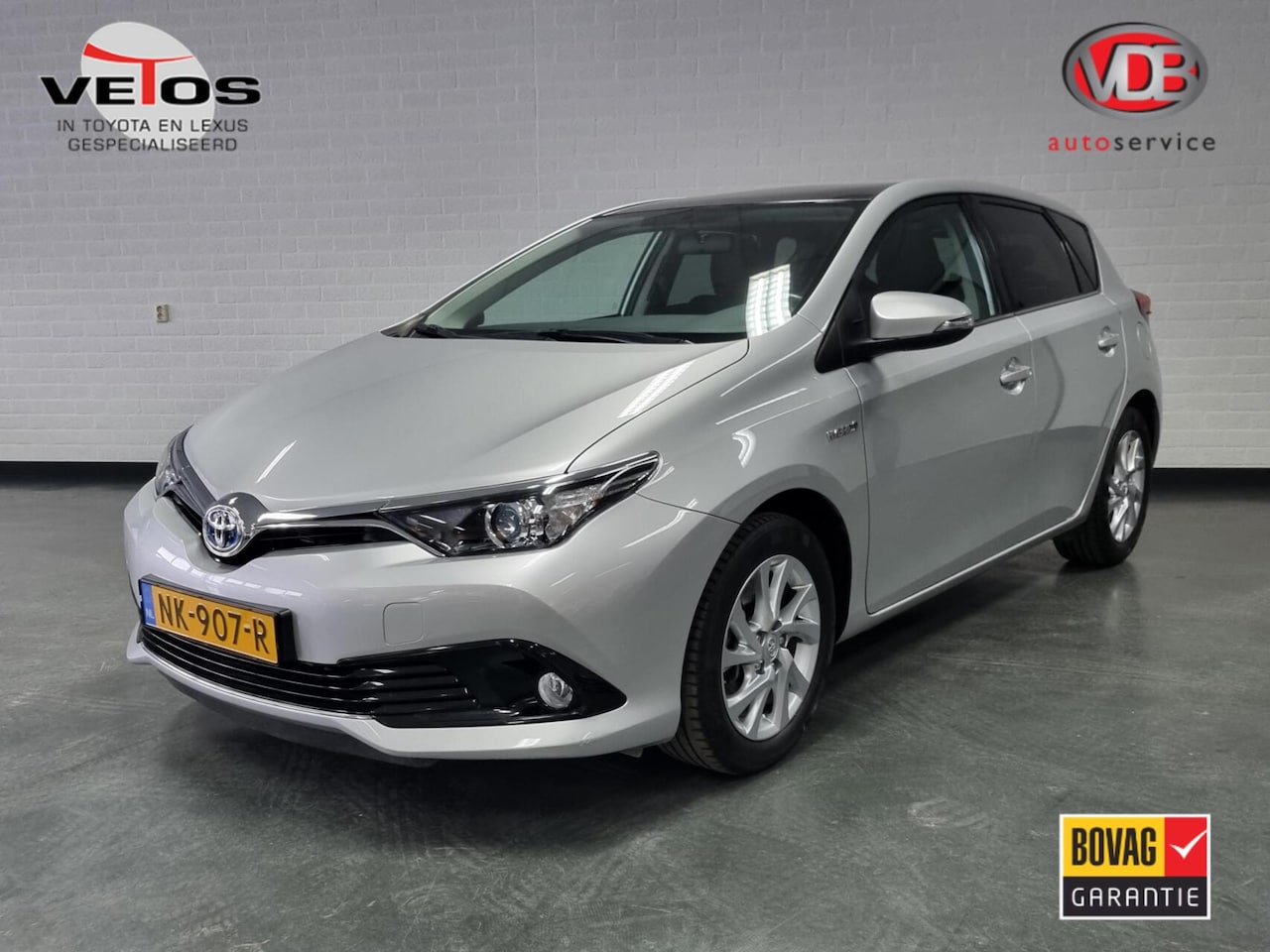 Toyota Auris - 1.8 Hybrid Trend / Pano / Navi - AutoWereld.nl
