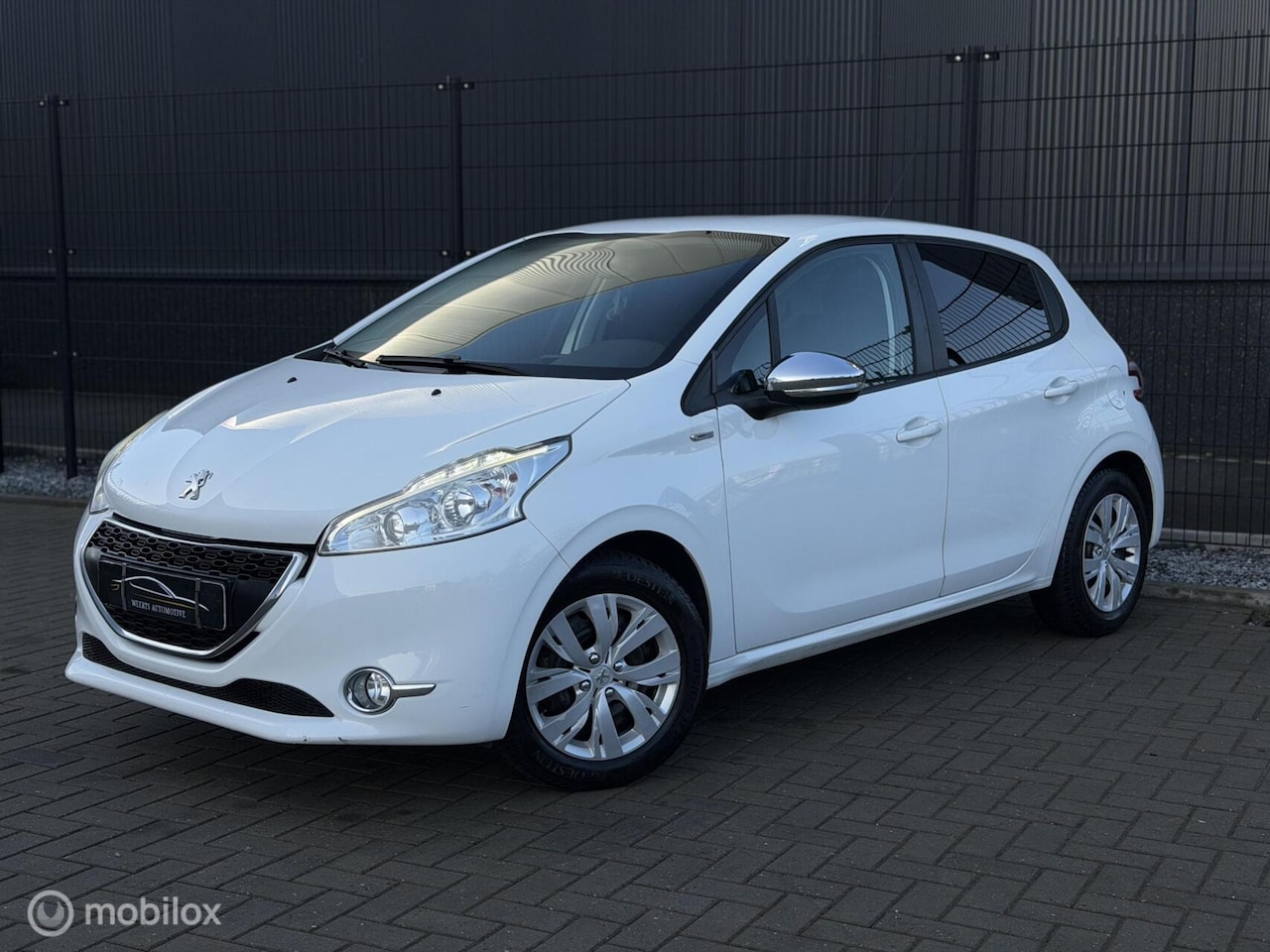 Peugeot 208 - 1.2 VTi Allure |NIEUWE DISTRIBUTIE|AIRCO|NAP|PDC - AutoWereld.nl