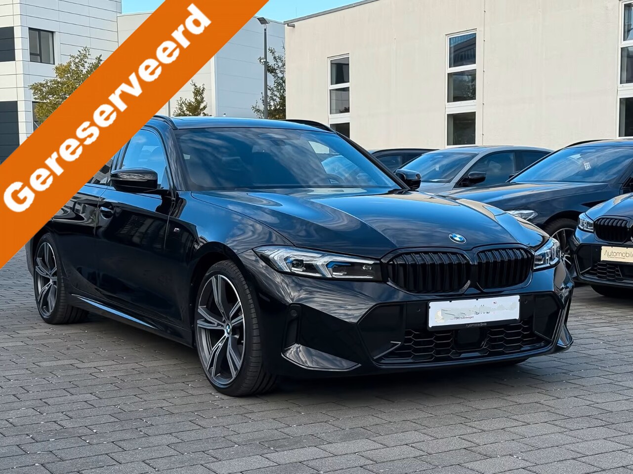 BMW 3-serie Touring - 320d xDrive M-SPORT ** LED, NAVI+, LEDER, PANORAMA, H&K SOUND, HuD, TREKH, 19-inch LMV ** - AutoWereld.nl