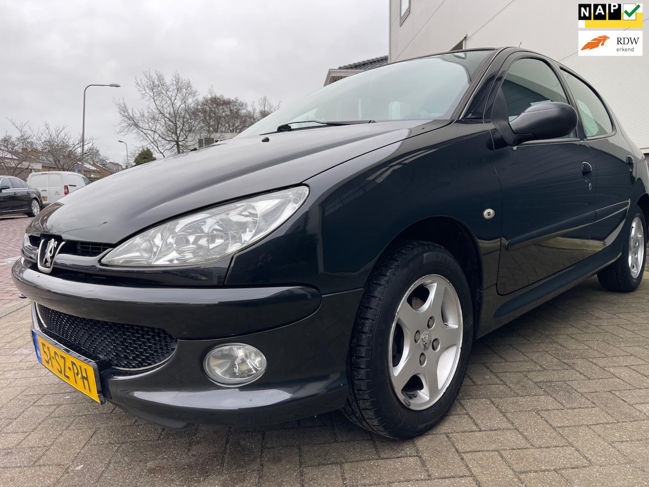 Peugeot 206 - 1.4 Air-line 3/Airco/Elek-pakket/Lmv/Trekhaak - AutoWereld.nl