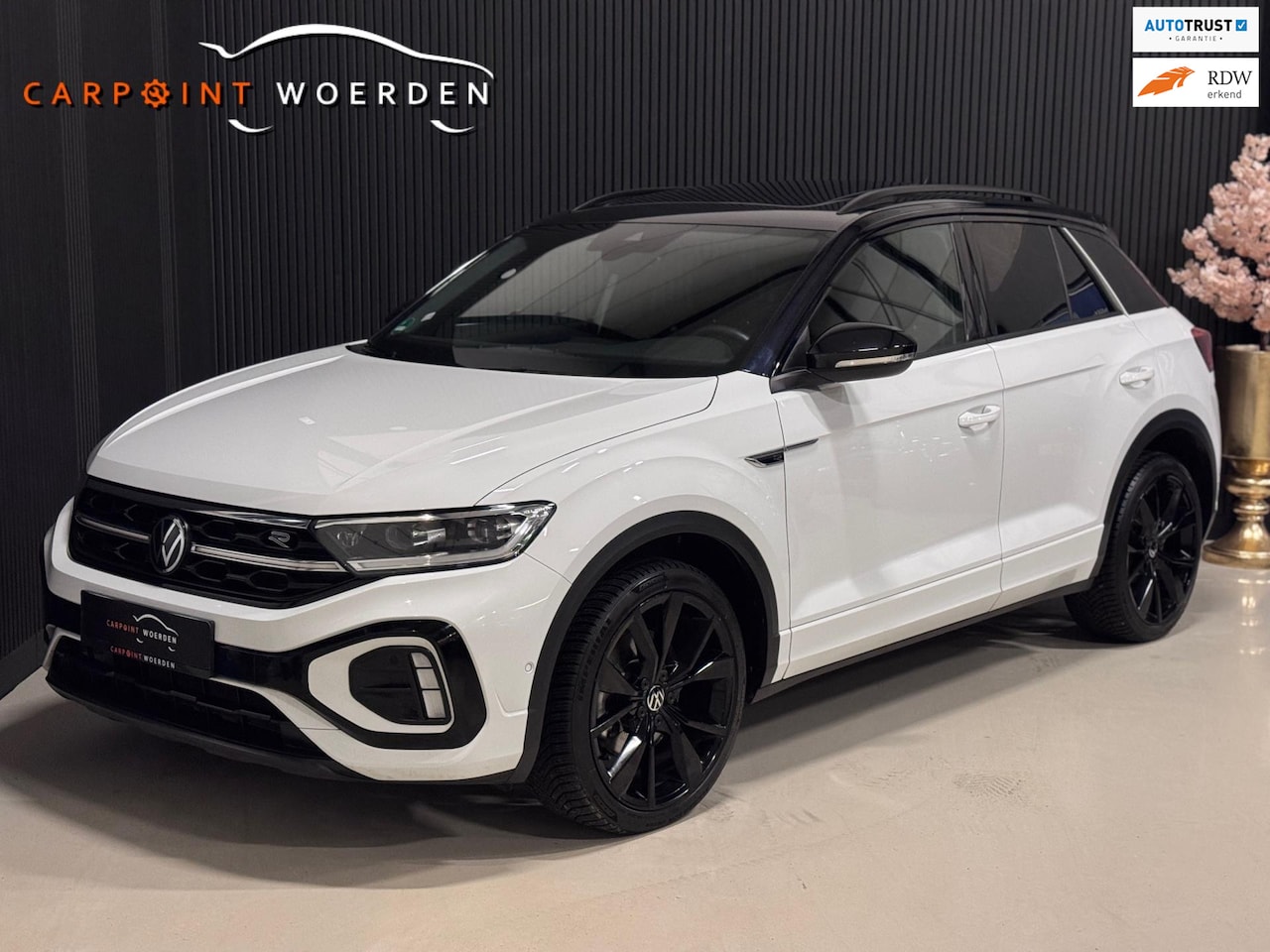 Volkswagen T-Roc - 1.5 TSI 3X R-LINE | PANO | VIRTUAL | IQ LED | LANE ASS. | VOL! - AutoWereld.nl