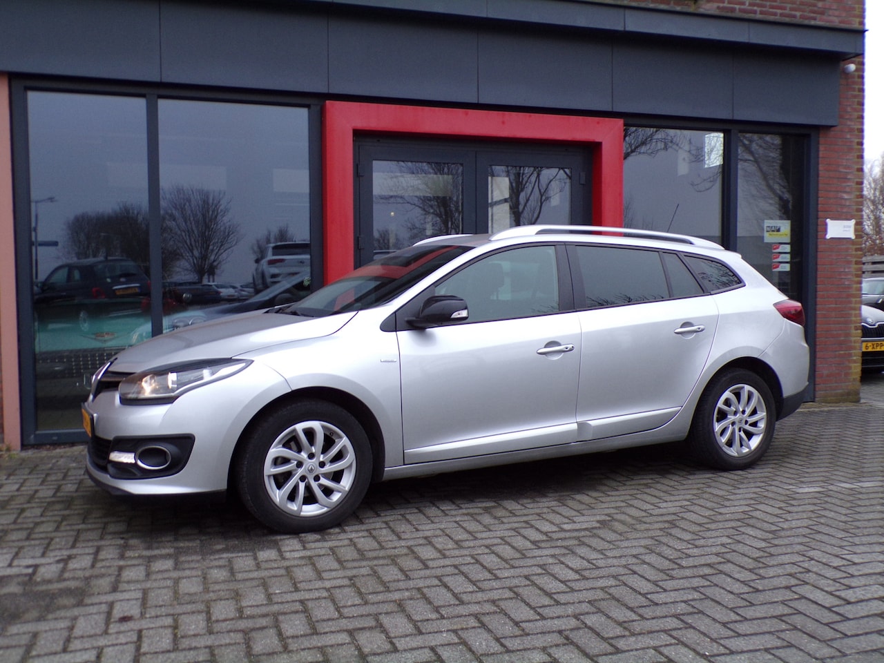 Renault Mégane Estate - 1.5 dCi Limited Automaat PDC Trekhaak - AutoWereld.nl