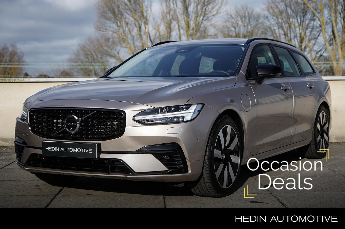 Volvo V90 - 2.0 T6 Plug-in hybrid AWD Ultra Dark Gelamineerd Glas | Trekhaak | Head-Up Display | 360 c - AutoWereld.nl