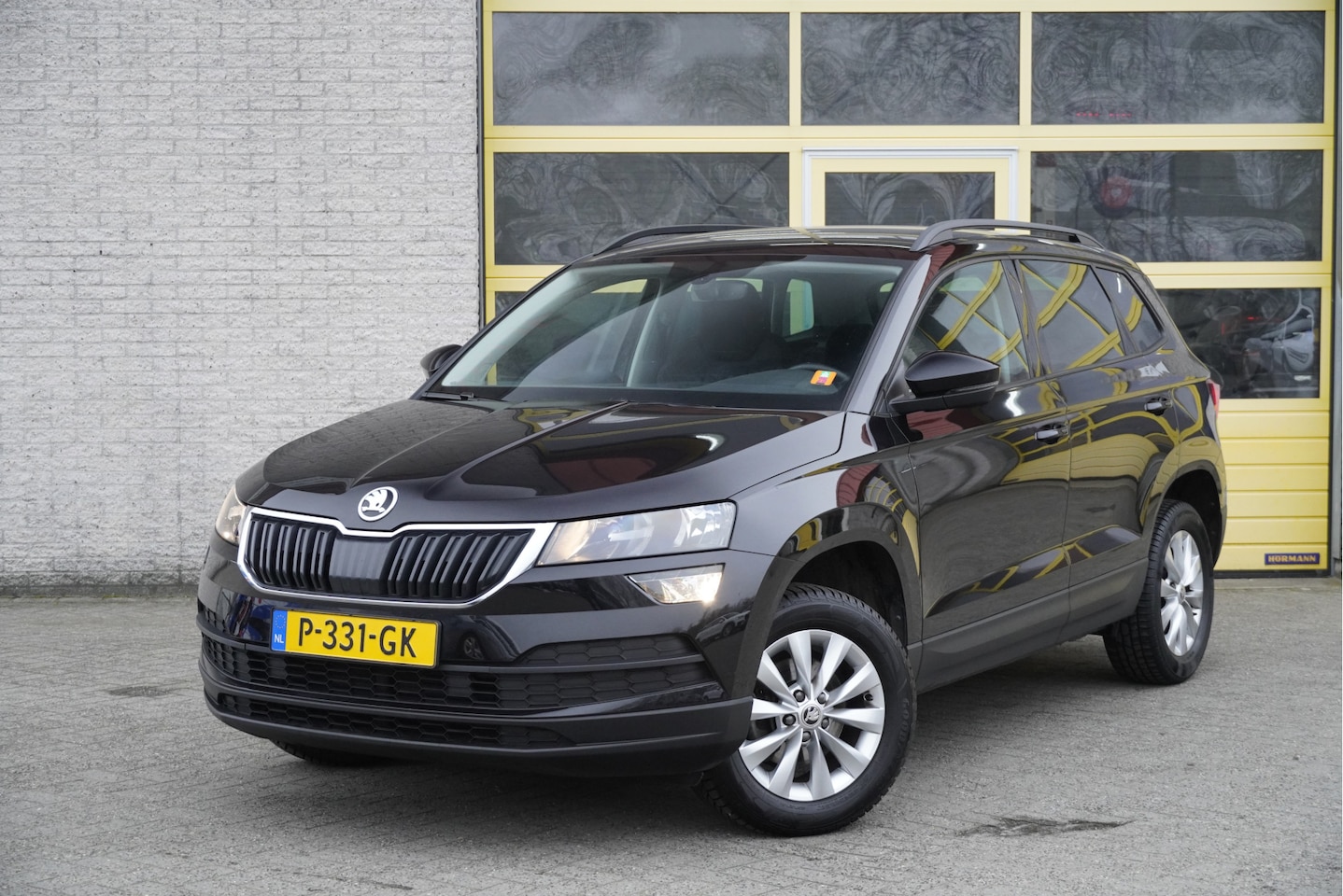 Skoda Karoq - 1.0 TSI Business Edition BJ2022 Lmv | Led | Pdc | Navi | Elek. trekhaak | App-Connect | Cl - AutoWereld.nl