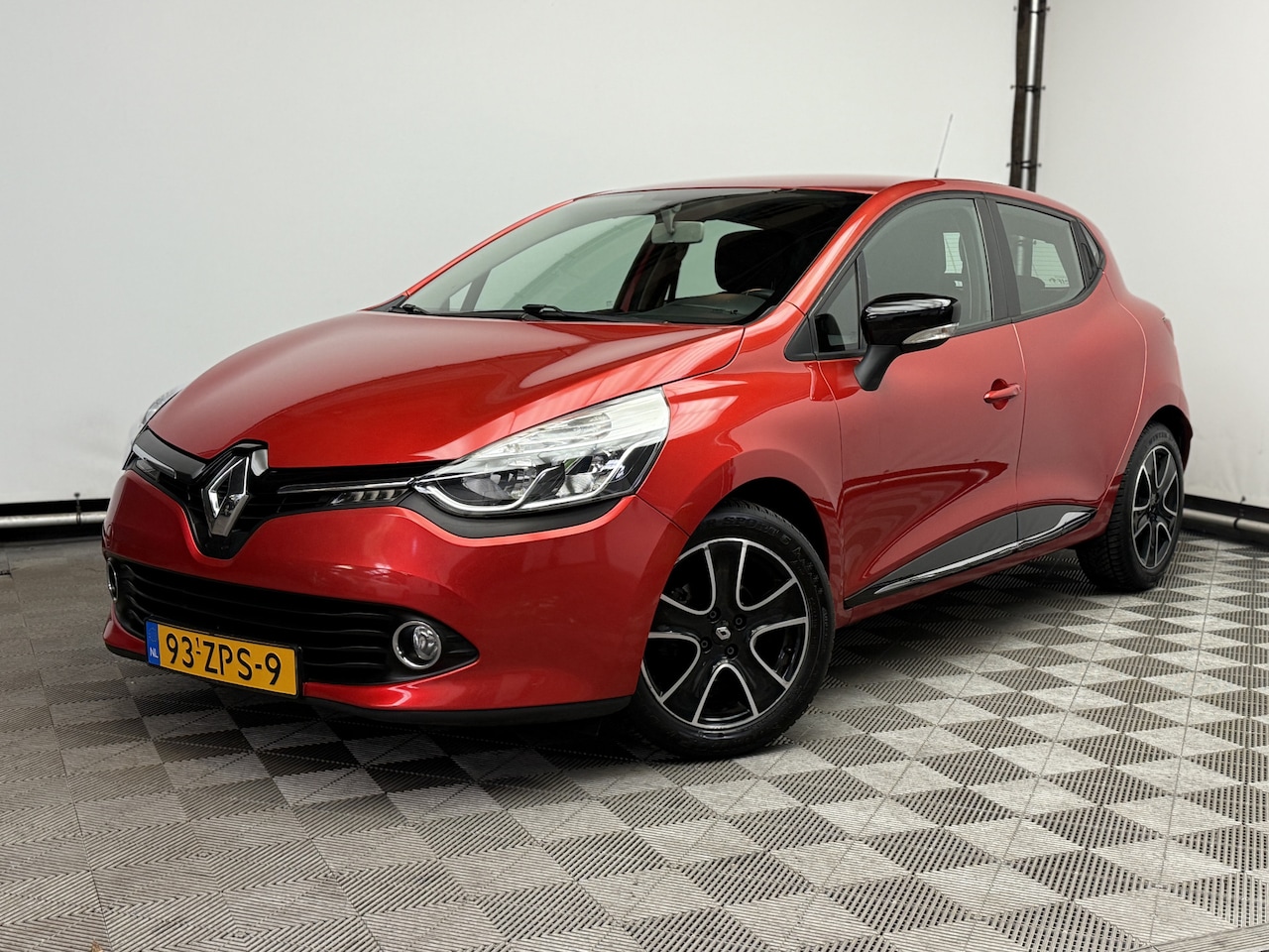 Renault Clio - 0.9 TCe Expression 5-drs Airco Navi LM16" NL Auto - AutoWereld.nl