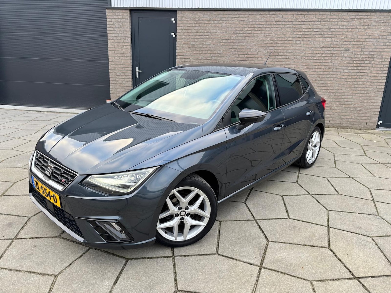 SEAT Ibiza - 1.0 TSI FR Business Intense|Airco| Sportief|4x All-Season| Camera|sensoren voor en achter - AutoWereld.nl