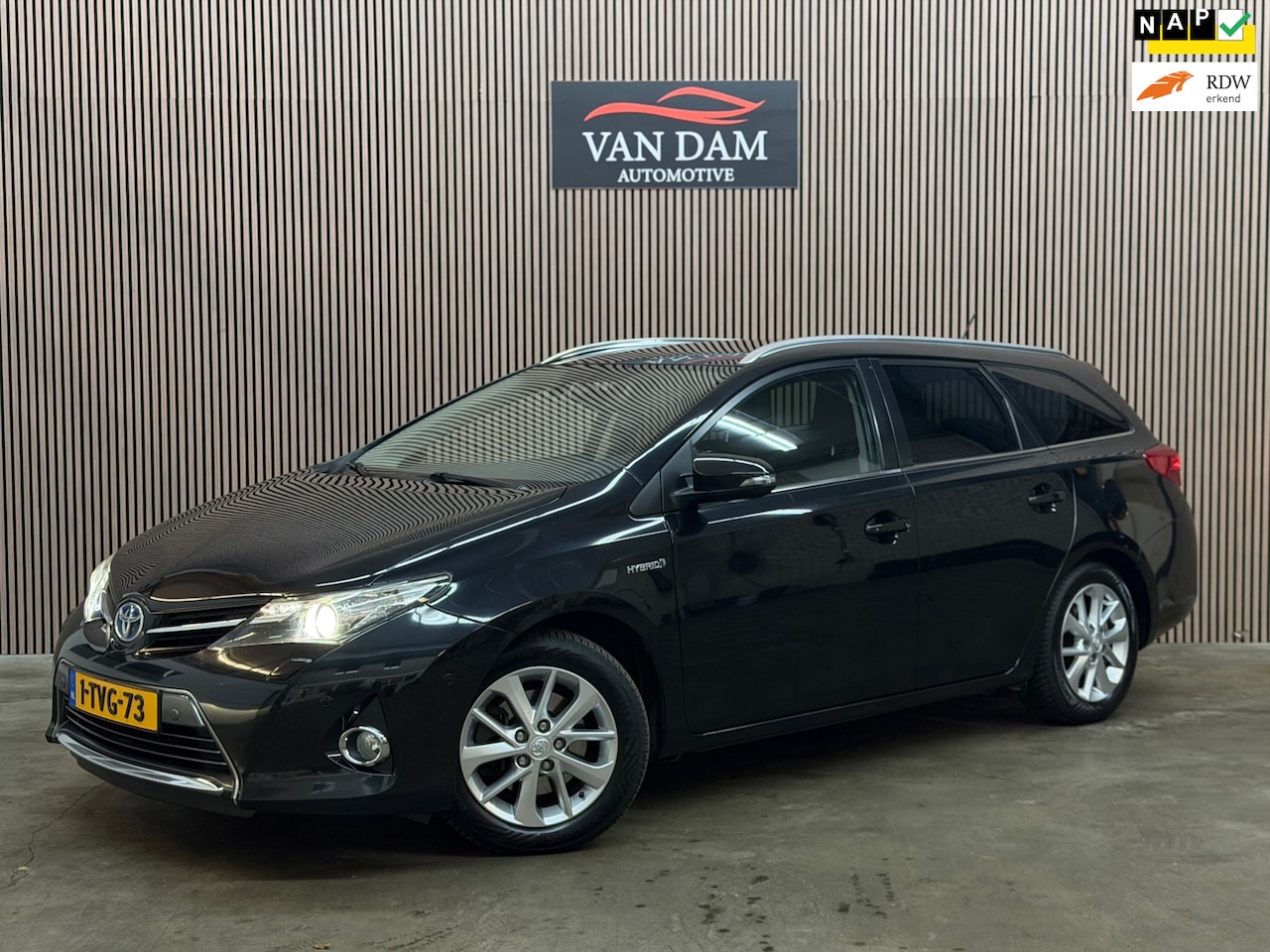 Toyota Auris Touring Sports - 1.8 Hybrid Lease+ 2014 NAP CAMERA CRUISE TREKHAAK - AutoWereld.nl