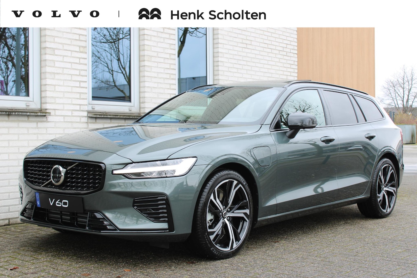 Volvo V60 - 2.0 T6 Plug-in hybrid AWD Plus Dark | Panoramadak | Harman Kardon geluidsysteem | Rondomzi - AutoWereld.nl