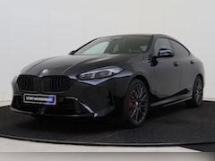 BMW 2-serie Gran Coupé - 220 M Sport Automaat / Panoramadak / Trekhaak / Sportstoelen / Achteruitrijcamera / M Adap