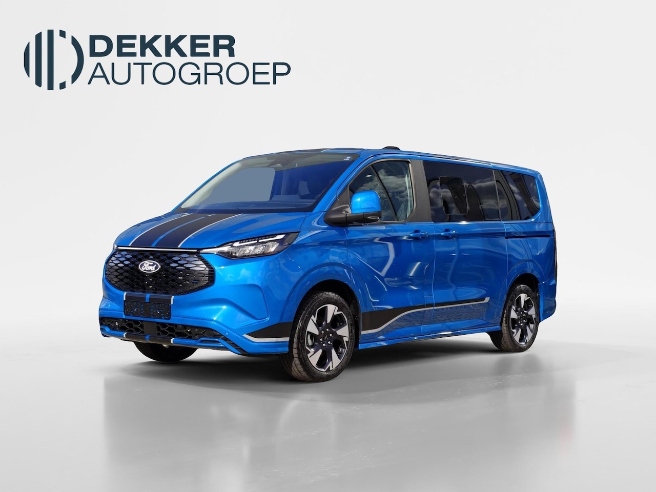 Ford E-Tourneo Custom - 340 L1H1 Sport 65 kWh - 8 PERSOONS - FULL OPTION - PANORAMADAK - ELEK. ZIJ SCHUIFDEUREN - - AutoWereld.nl
