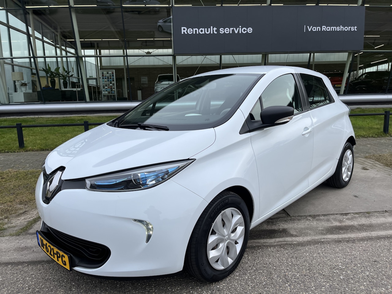 Renault Zoe - E-TECH ELECTRIC R90 Life 41 kWh (ex Accu-huuraccu) / Climate / Navi / Bluetooth / - AutoWereld.nl
