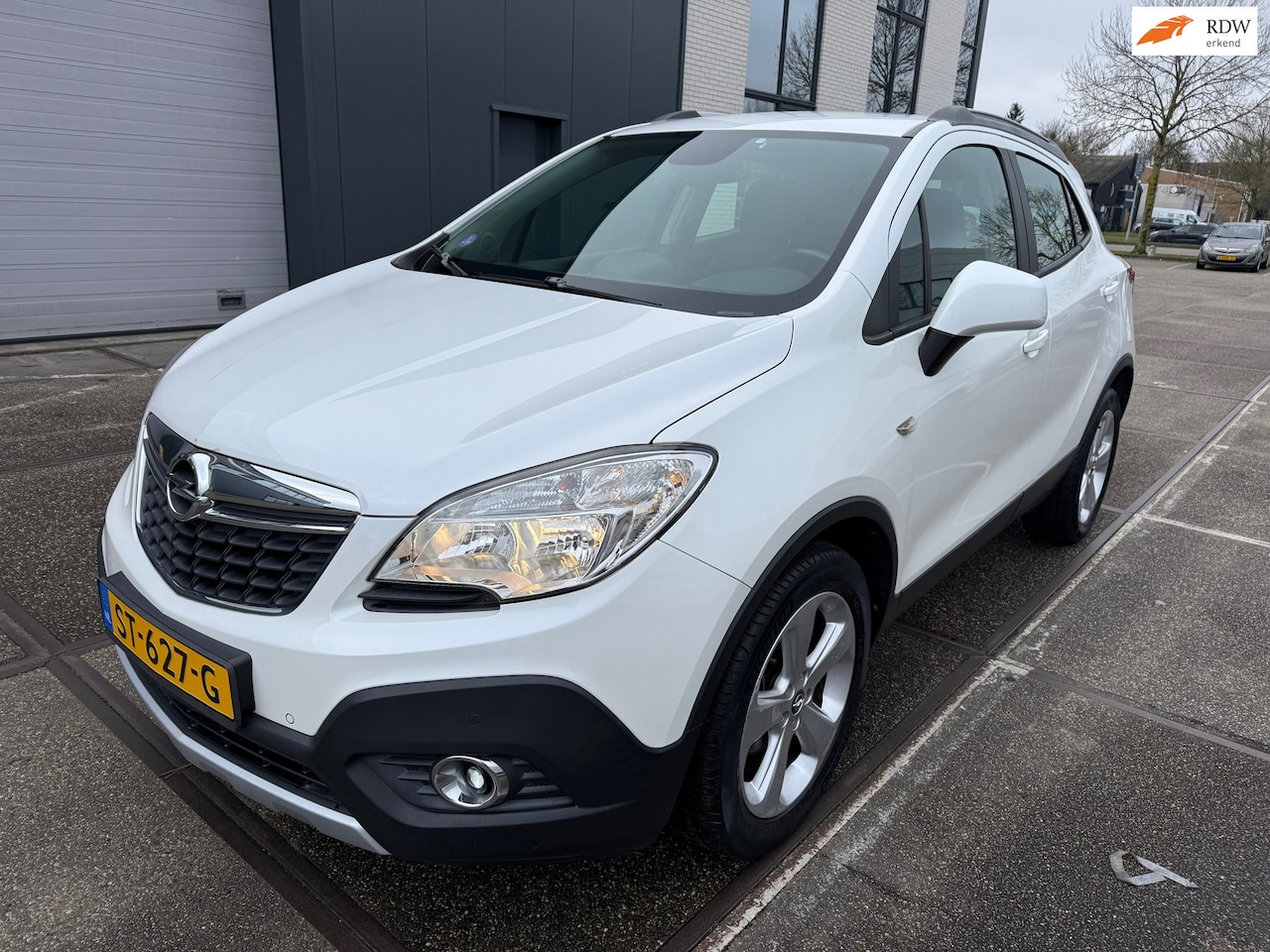 Opel Mokka - 1.6 Cosmo/APK //AIRCO/NAVIGATIE/ 2 SLEUTELS / BOEKJES/TREKHAAK/ NETTE AUTO!!! - AutoWereld.nl