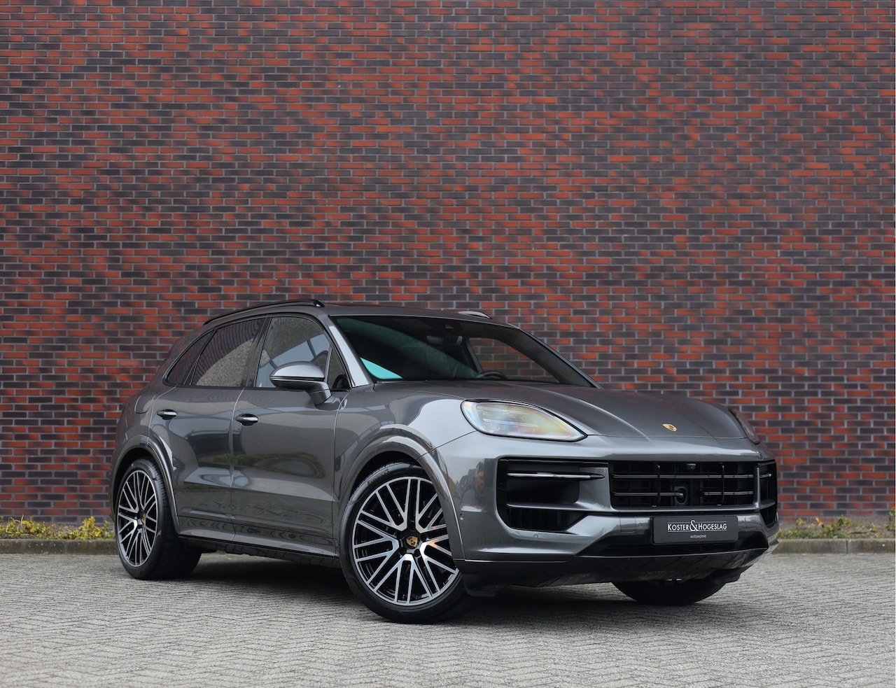 Porsche Cayenne - 3.0 E-Hybrid | Pano - Trekhaak - Pas. Display - AutoWereld.nl