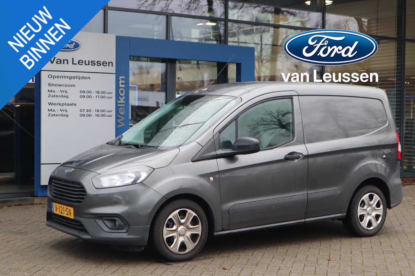 Ford Transit Courier - 100PK TREND BENZINE MARGE! AIRCO - AutoWereld.nl