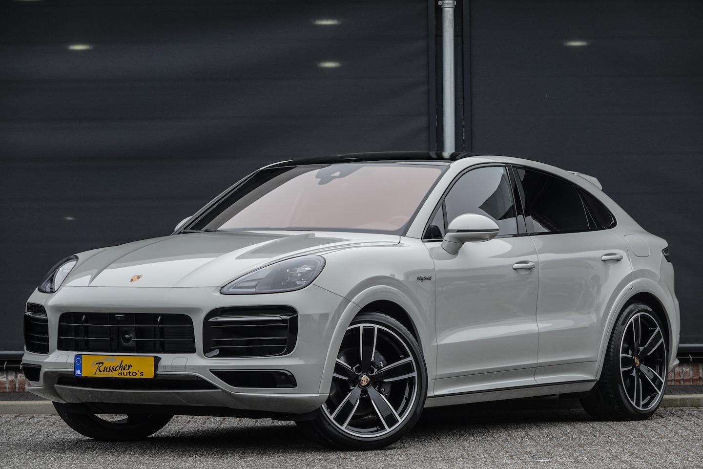Porsche Cayenne Coupé - 3.0 E-Hybrid 462Pk Aut. | Platinum Edition | Sport-Design Pakket | Luchtvering | 360° Came - AutoWereld.nl