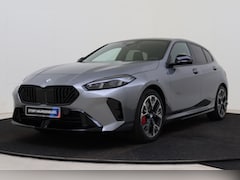 BMW 1-serie - 120 M Sport Automaat / Panoramadak / Trekhaak / Sportstoelen / Adaptieve LED / M Adaptief