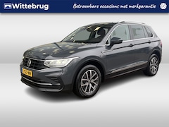 Volkswagen Tiguan - 1.5 TSI DSG Life Business / Navigatie / Achteruitrij camera / Zwenkbare trekhaak / 17'' LM