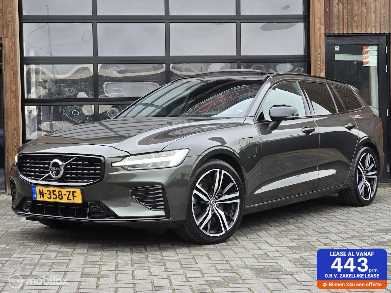 Volvo V60 - T8 455 PK LONG RANGE R-DESIGN PANO 360CAM TREKHAAK - AutoWereld.nl