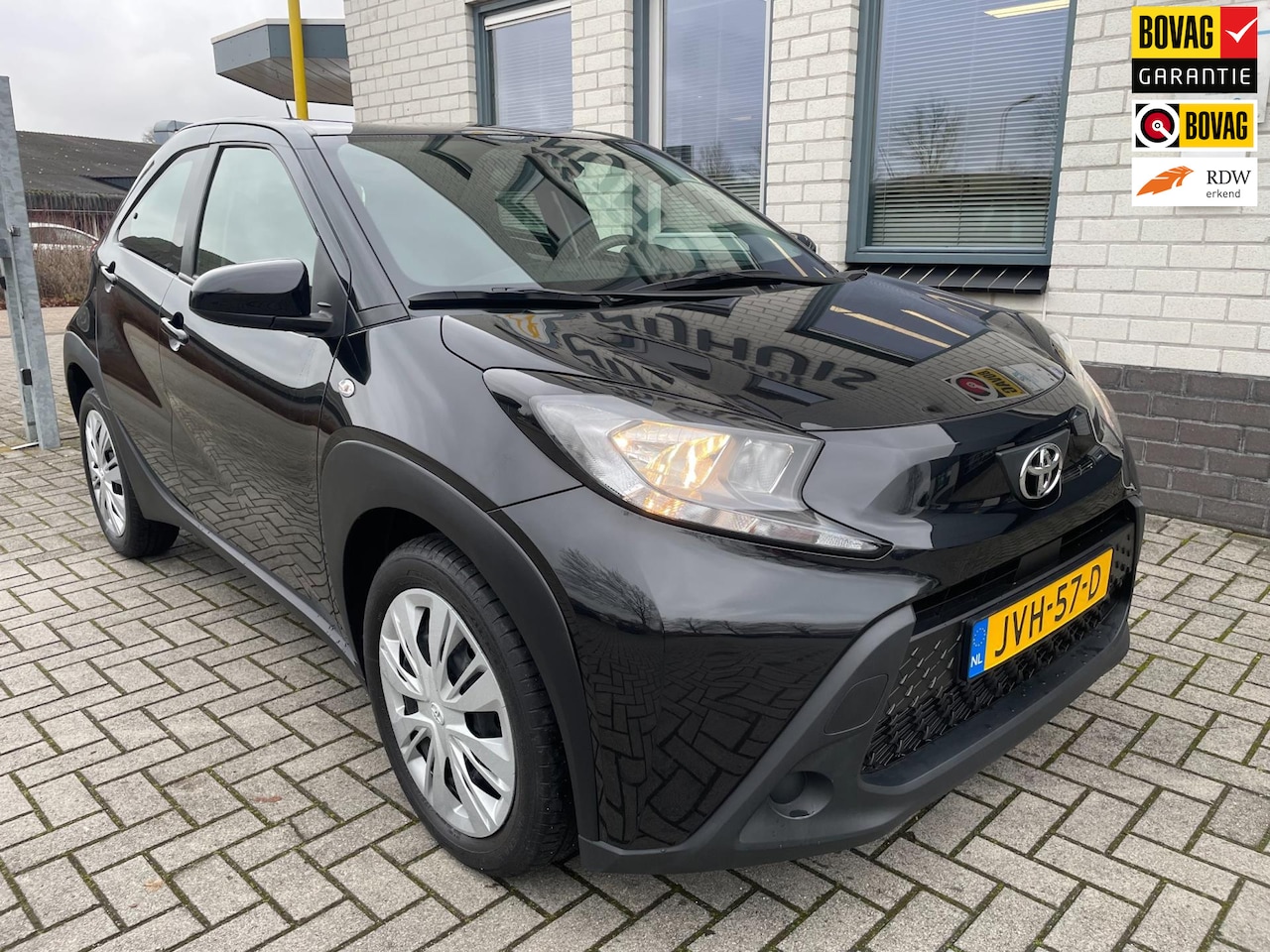 Toyota Aygo X - 1.0 VVT-i S-CVT Play / Camera / Telefoon / Adaptieve Cruise controle / Nieuwstaat - AutoWereld.nl
